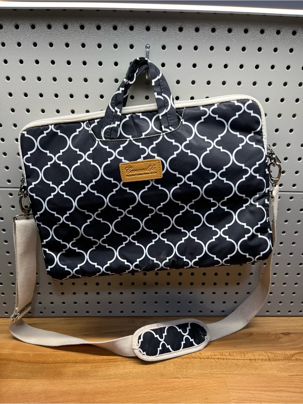 Quatrefoil Black & White Laptop Messenger Bag